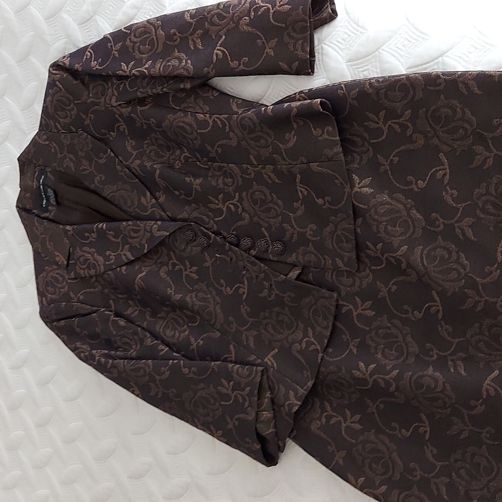 Jones New York size 8 suit dark bronze with subtle gold thread design.